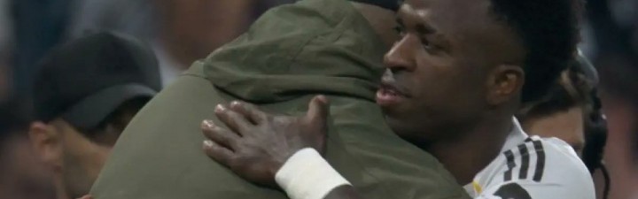 曾就歧视事件公开声援！维尼修斯中场时主动找孔帕尼拥抱致意