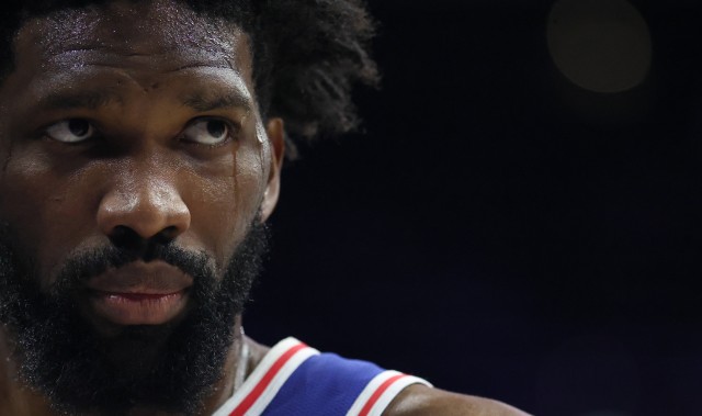 新2网址-霍里：恩比德拿了钱所以不值得同情 他知道自己有伤才利益最大化