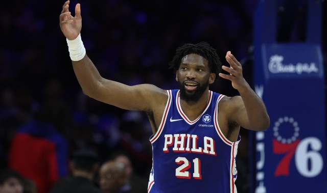 新2网址-你才是蜂王？恩比德生涯对阵黄蜂21胜1负 场均30分 命中率57%